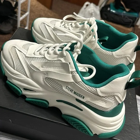 Steve Madden athletic shoes - Picture 3 of 5